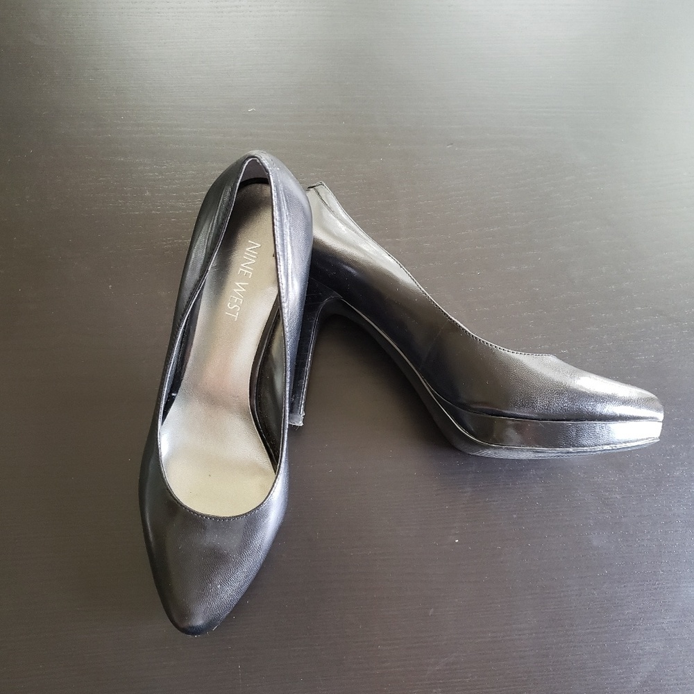 Nine West black pumps